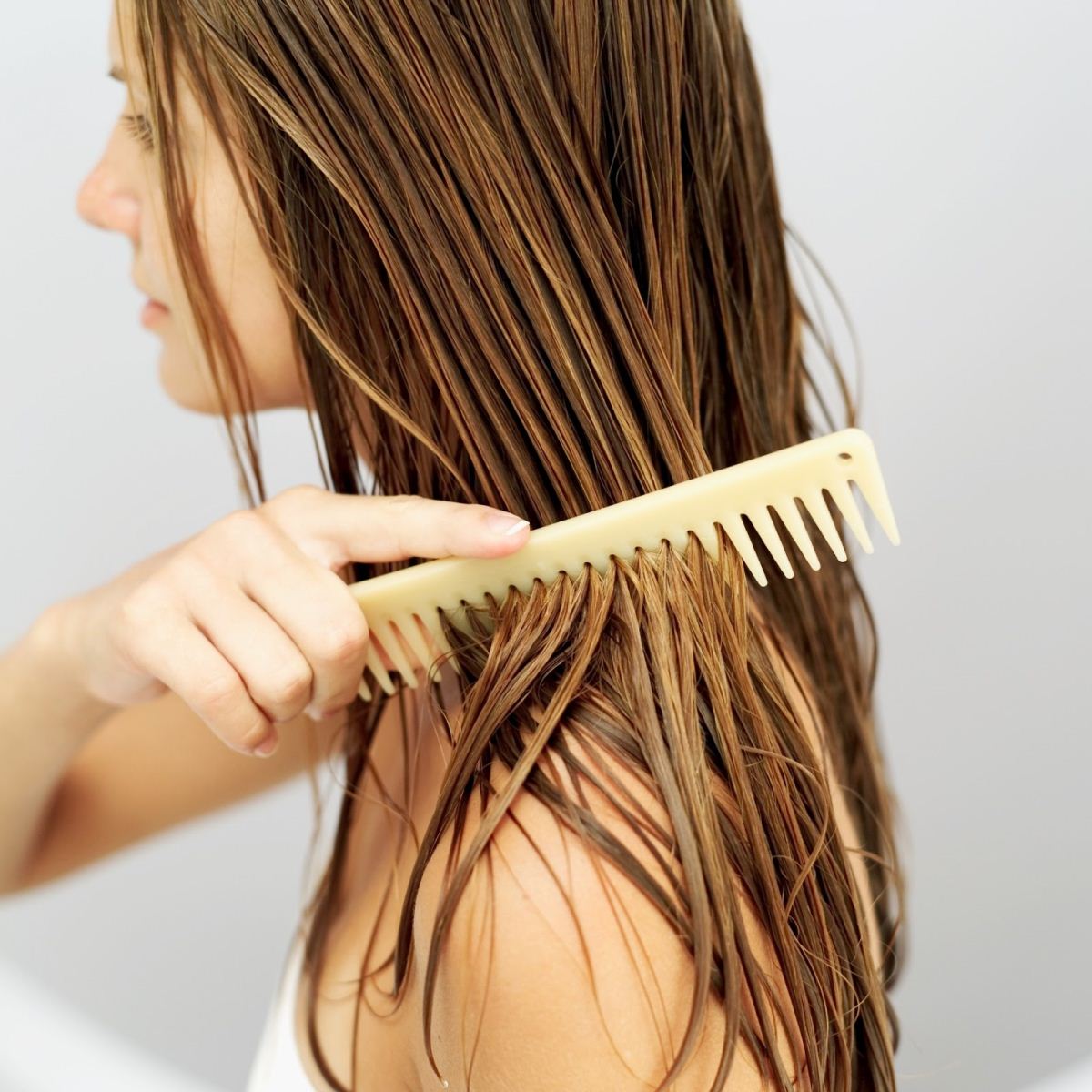 7 lý do làm tóc bết dính và cách khắc phục